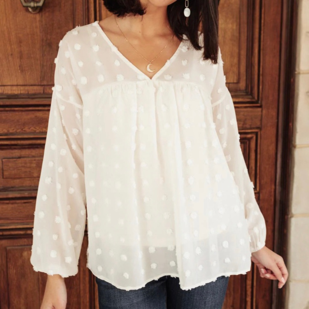 ANTHRO Entro textured polka dot loose fit cream blouse Size Medium